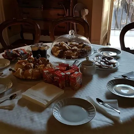 Il Salotto Di Nonna Cornelia 2 بيت ضيافة *